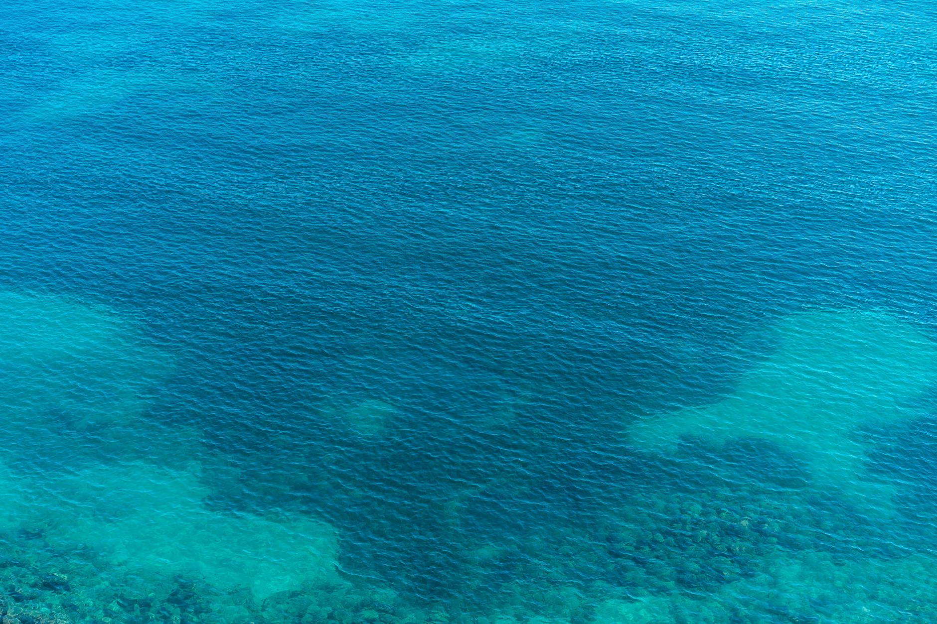 Underwater robotic device used for marine research and monitoring in ocean environment