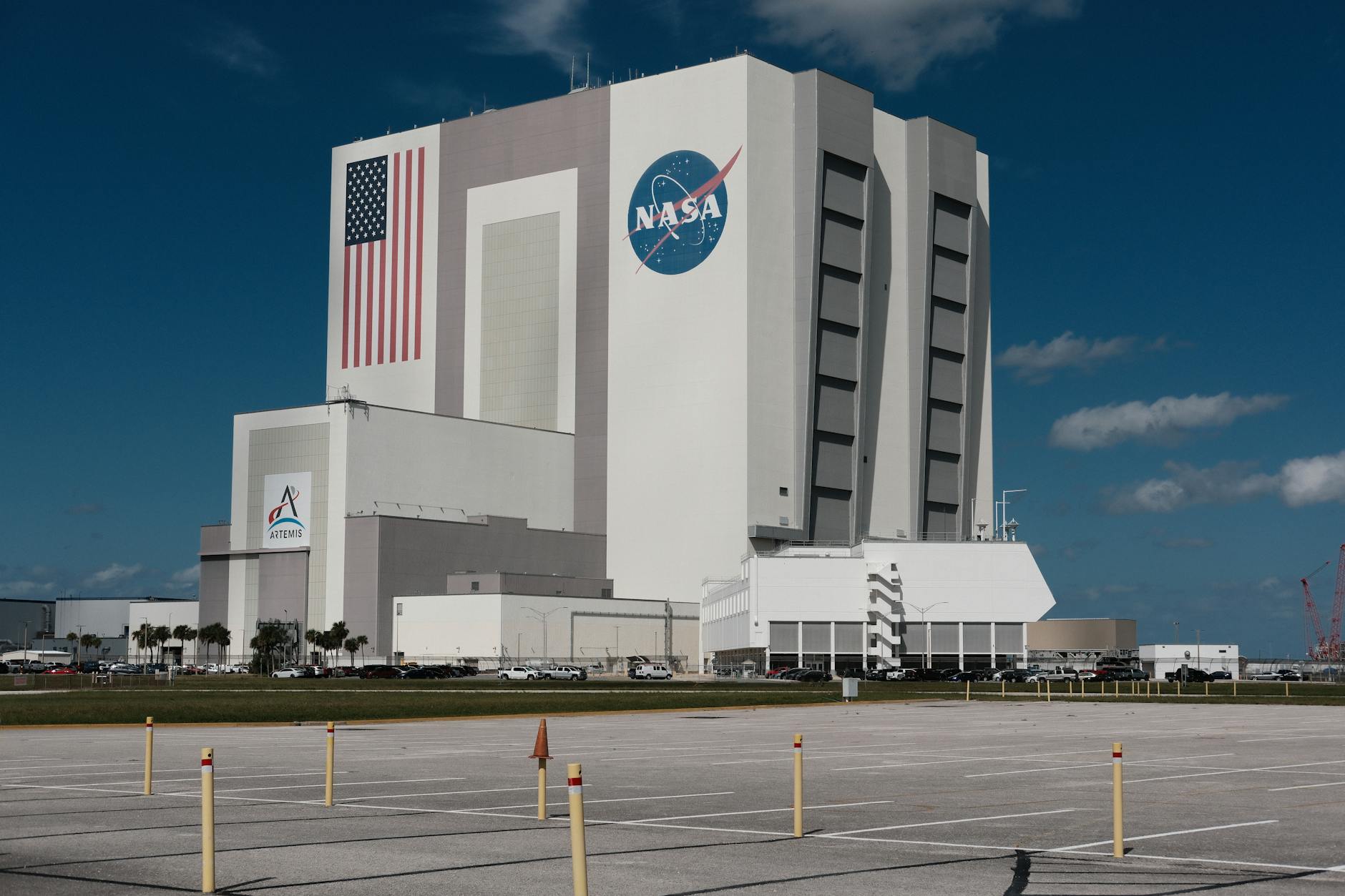 A rocket on a launch pad representing Boeing's Starliner space program challenges
