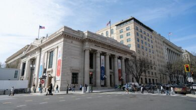 Exterior view of the Federal Reserve building in Washington D.C.