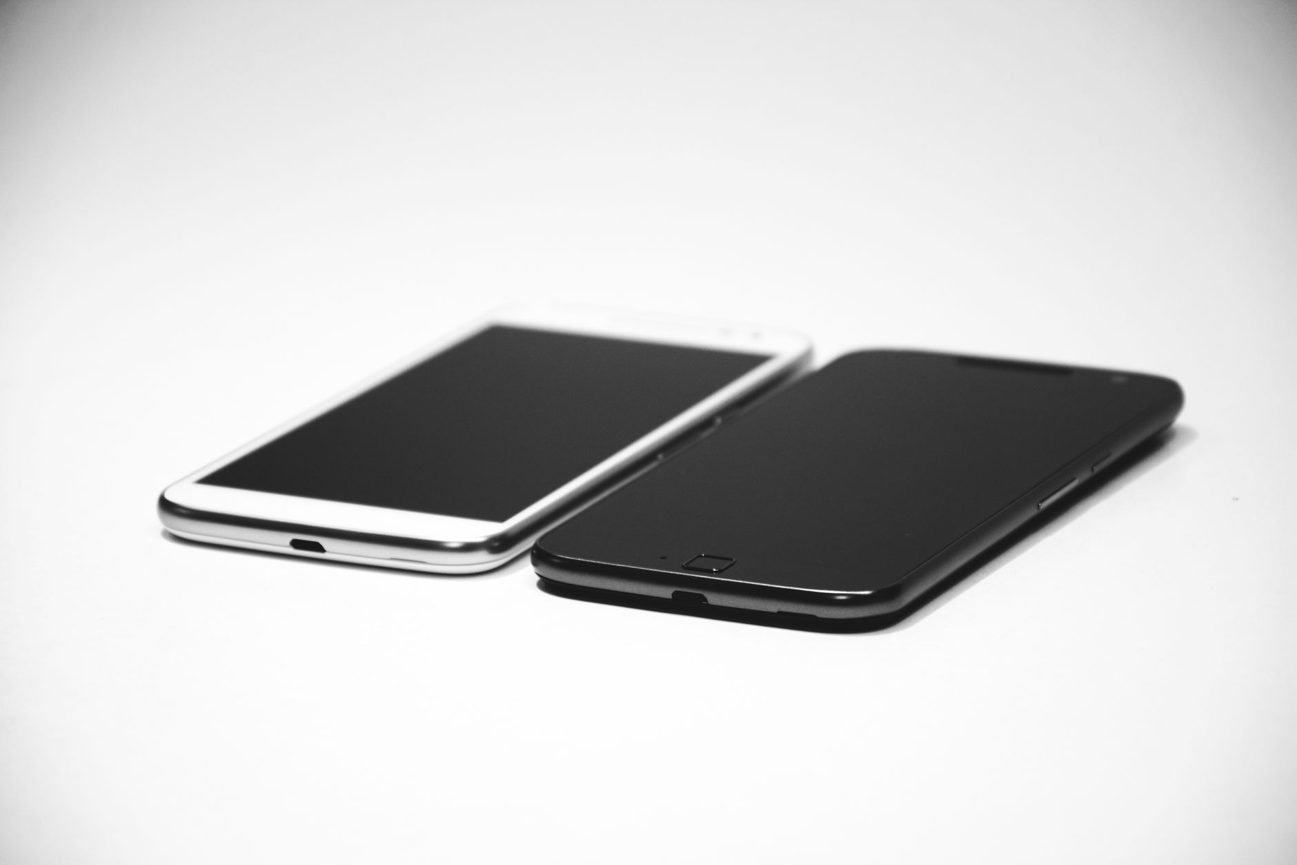 Modern smartphones displaying technology interfaces representing mobile computing competition