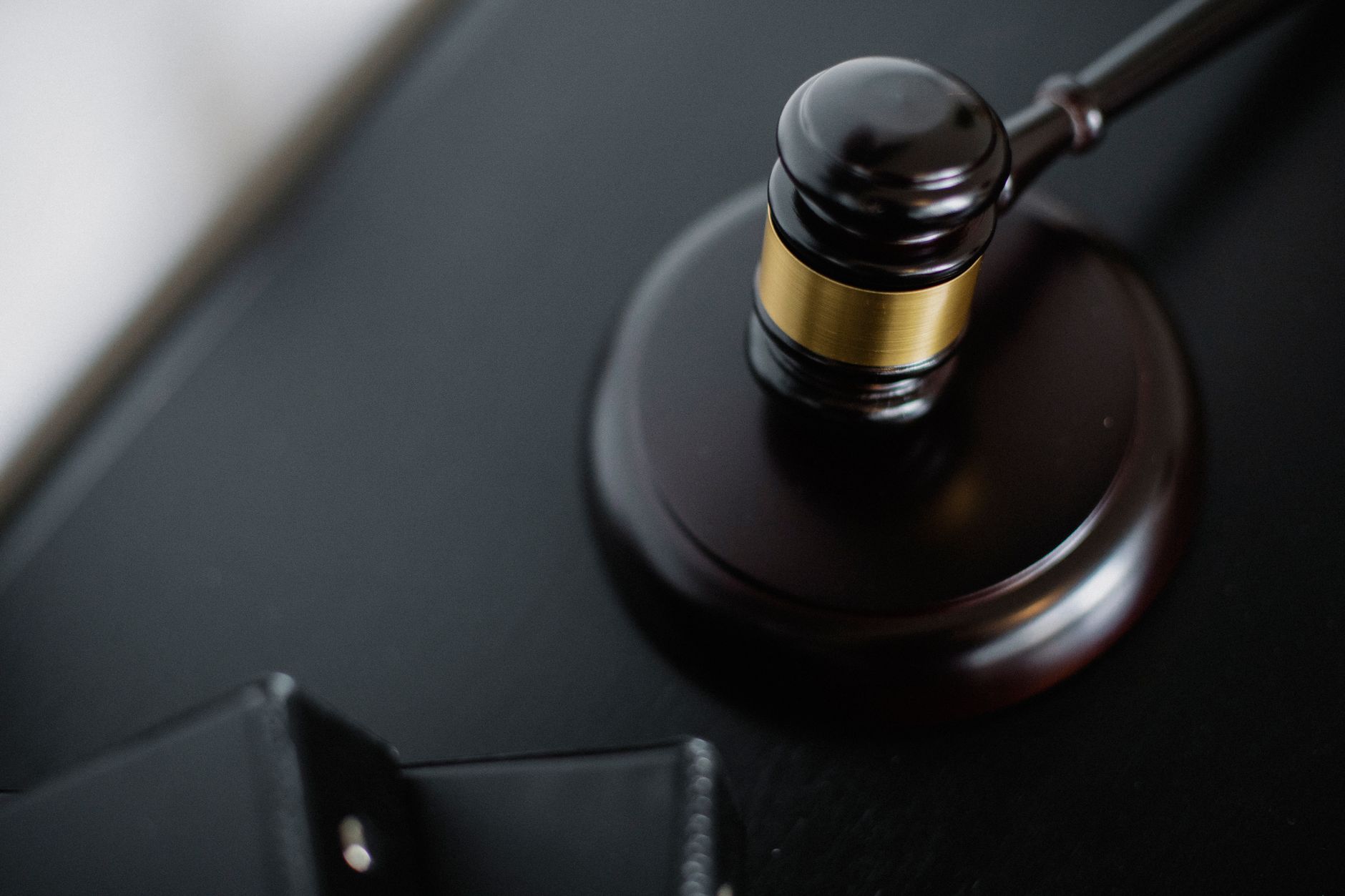 Courtroom interior representing antitrust legal proceedings affecting tech companies